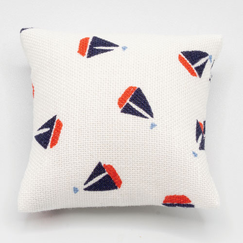 BB80044 - Pillow: White with Sailboats